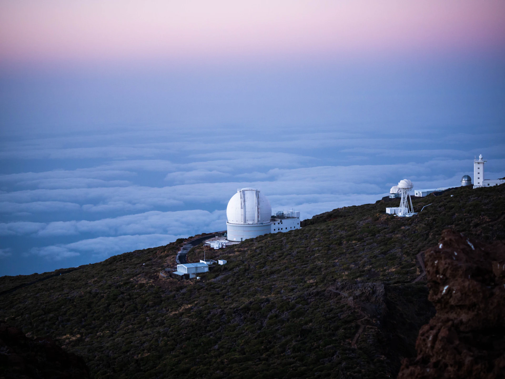 Obserwatoria na Roque de los Muchachos nad morzem chmur, La Palma